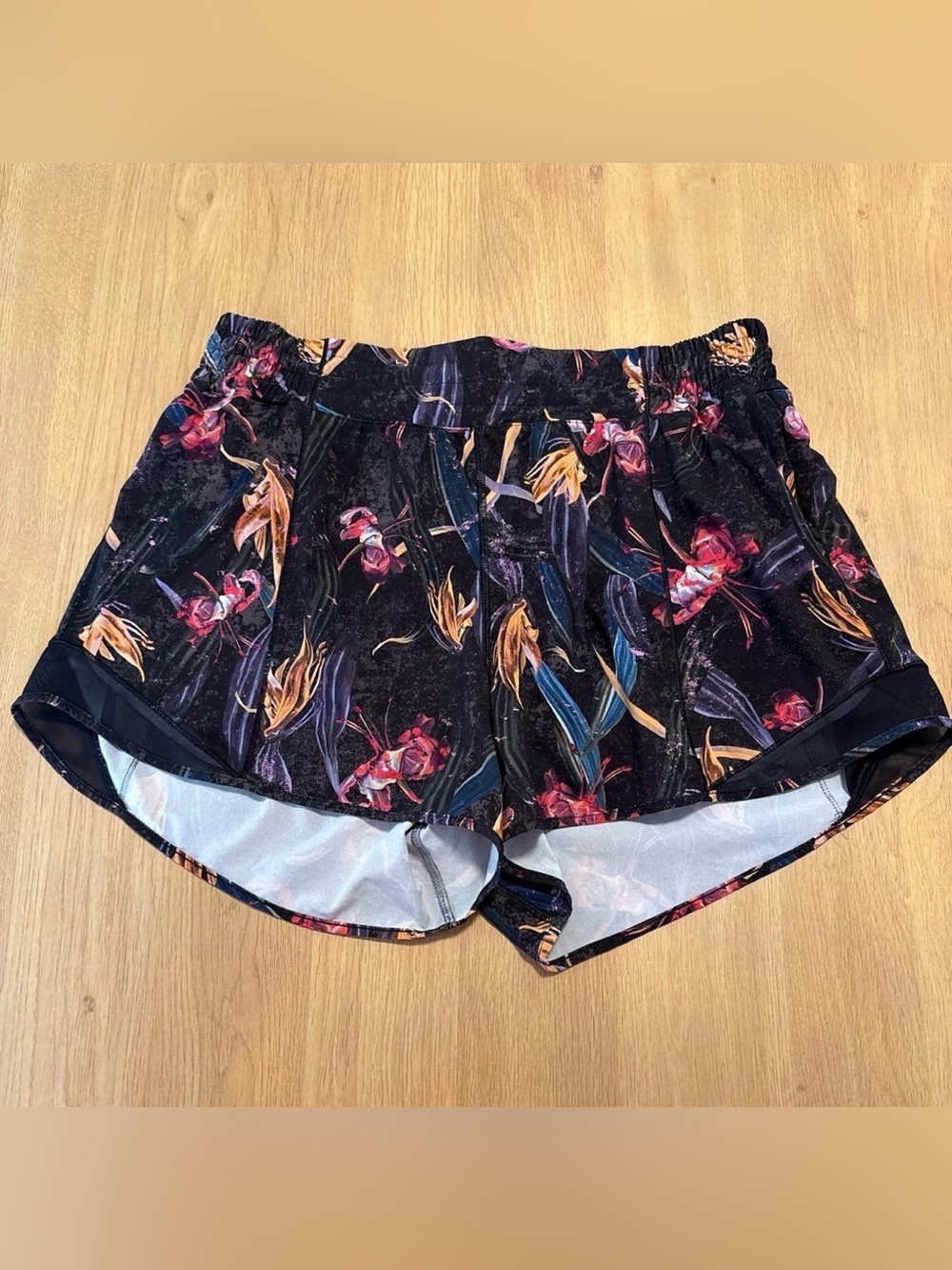 Lululemon HR Hotty Hot shorts - size 12 - 4” inseam -  black floral